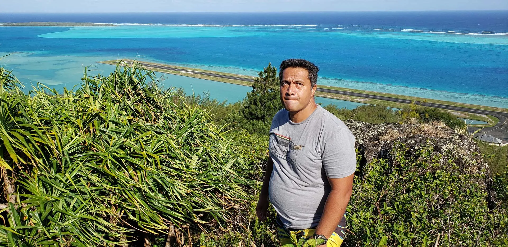 La piste de Rairua et le lagon